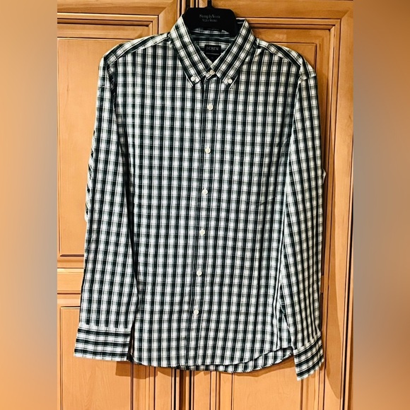 NWT J Crew Men’s Performance Slim Untuck Button Down Shirt - Picture 7 of 16